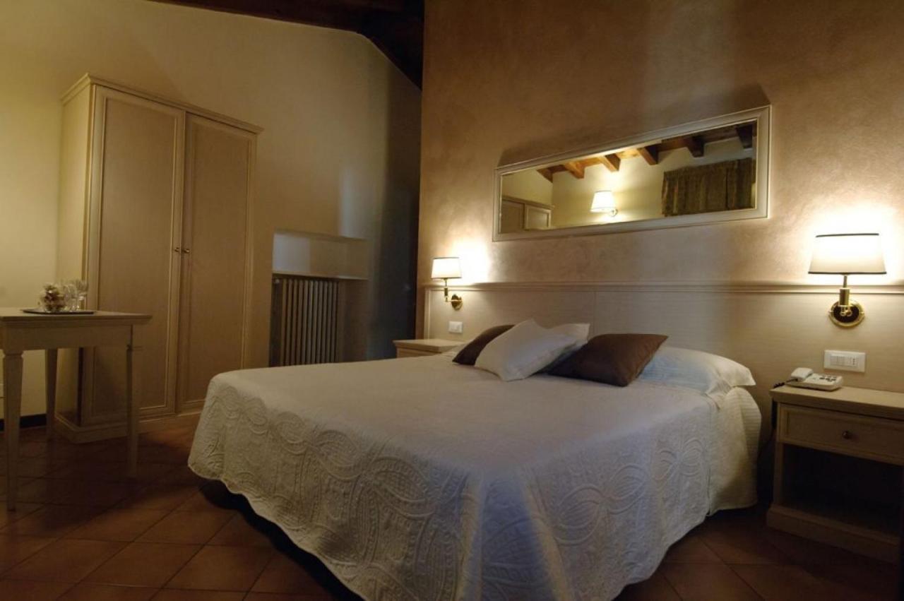 Albergo Cavallino 10 トスコラーノ・マデルノ エクステリア 写真