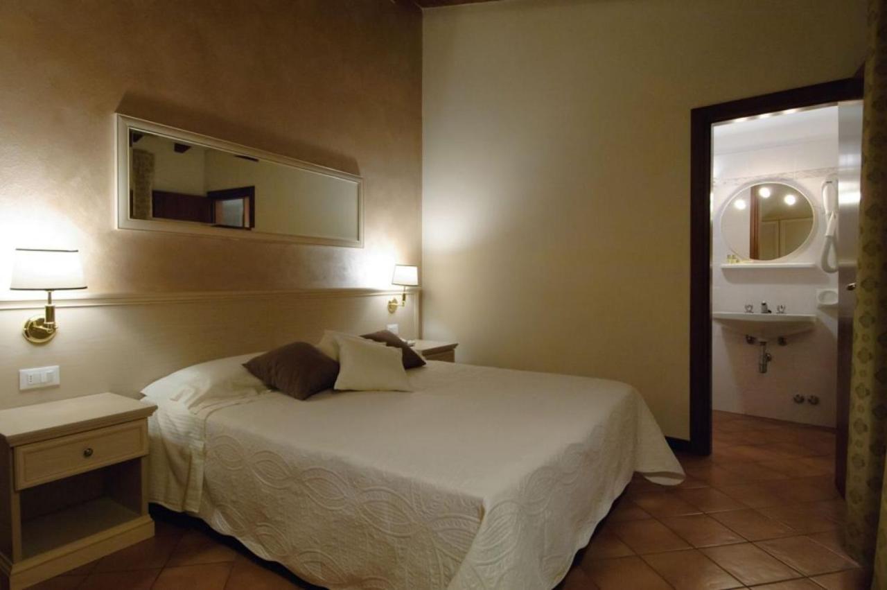 Albergo Cavallino 10 トスコラーノ・マデルノ エクステリア 写真